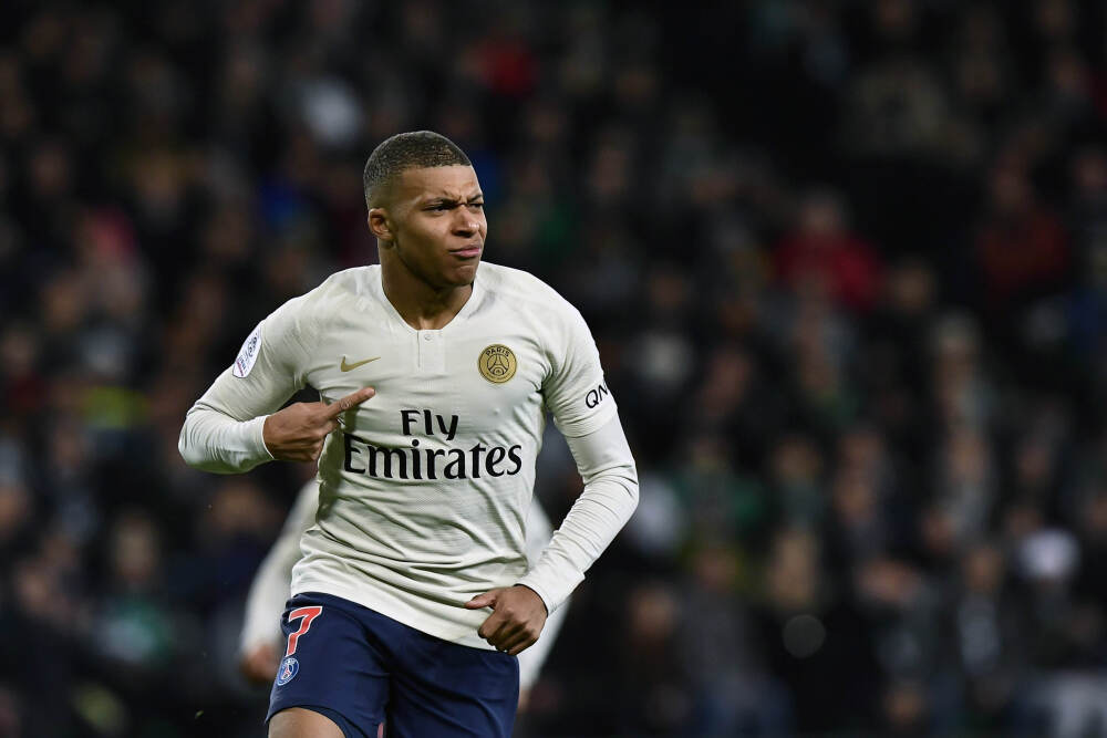 “为‘泰中一家亲’谱写新篇章”——访泰国副总理波汶萨